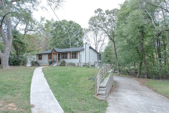 2702 Davenport Rd NW