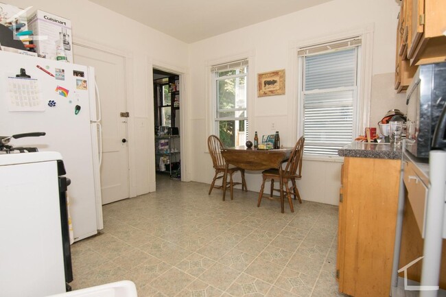 Nice 3BR/1Bath Multi Family Unit in Brighton! - Nice 3BR/1Bath Multi Family Condo Unit in Brighton!