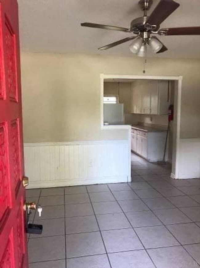 Photo - 205 Turner Dr