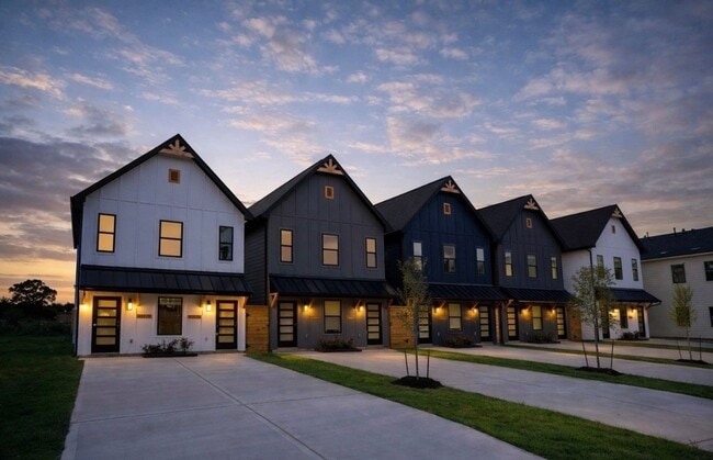 Building Photo - 8007 Cora St