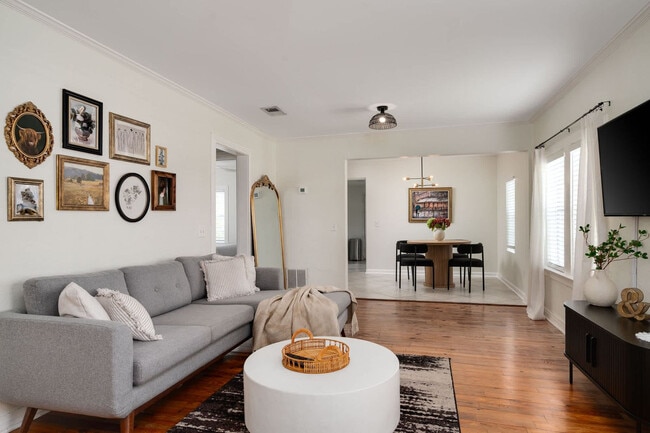 Photo - 1307 Formosa Ave Unidad ID1250011P