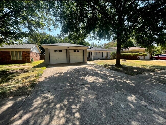 7009 Wayne Ave