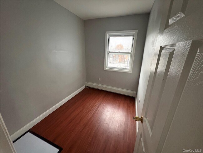 Photo - 56-33 Waldron St