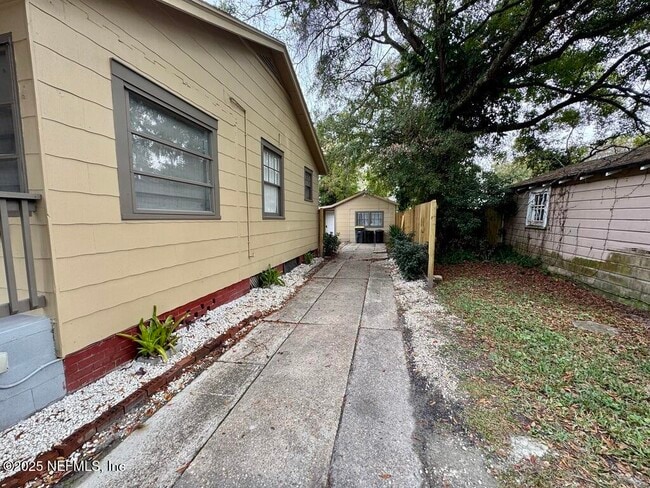 Photo - 1631 Thacker Ave