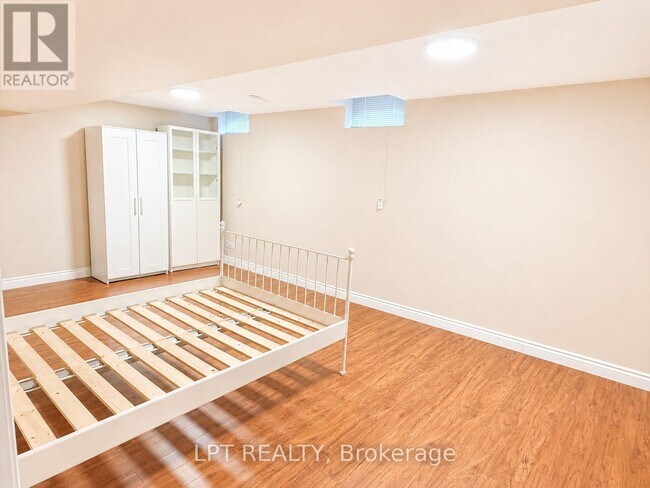 Photo - 14 Hazelton Ave