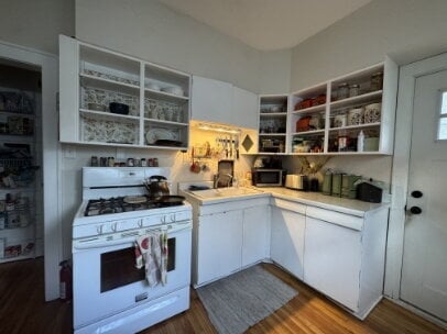Photo - "Charming 3-Bed Hardwood Haven in (Powderhorn) Minneapolis – Spacious 1621 Sq Ft!"