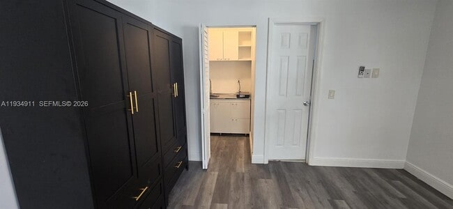 Photo - 8430 Harding Ave Unidad 4A