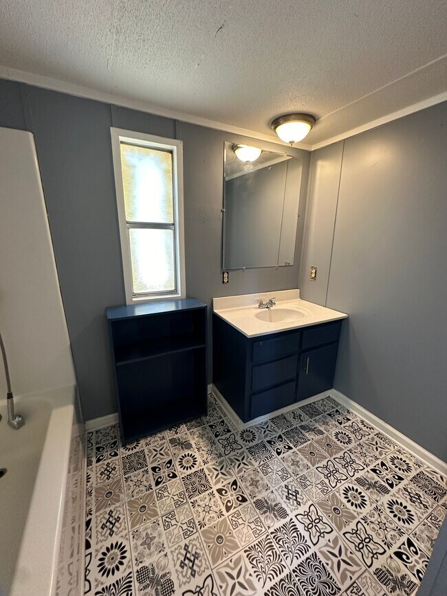 Photo - 122 Marsha St