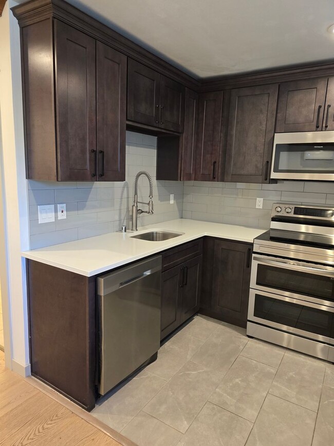 Photo - 1bed 1bath Home in Tacoma with lots of parking and W/D