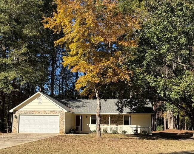 Building Photo - 165 Paces Dr