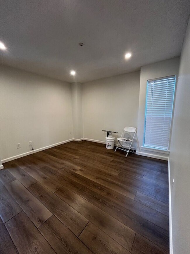 Photo - CivicCenter943 Unit A