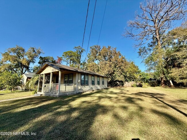 Photo - 625 Meteor St