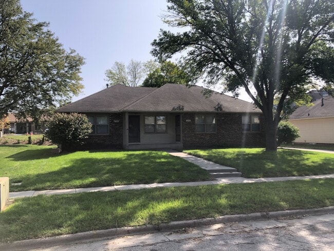 Building Photo - 2308 Prairie View East