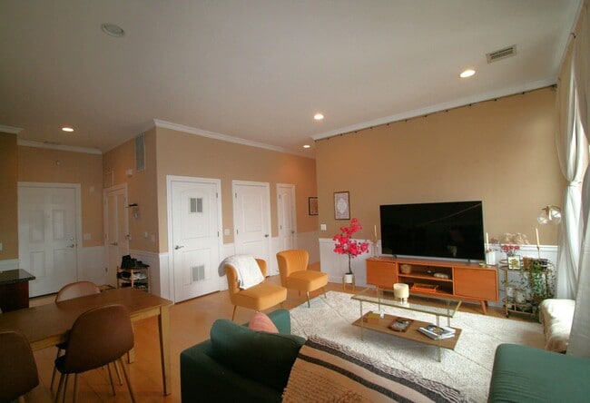 Photo - 769 Montgomery St Unidad 604