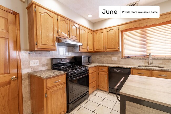 Room in Shared 5 bed/2 bath home in Medford