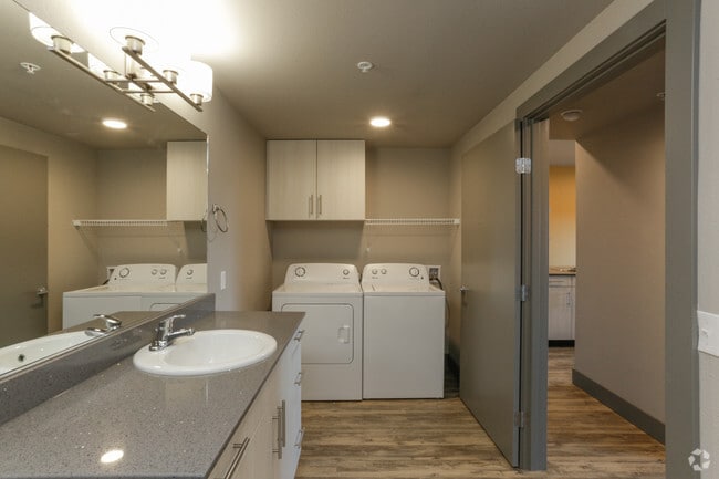 1BR, 1BA - 800 SF - Central Park Villas Apartments