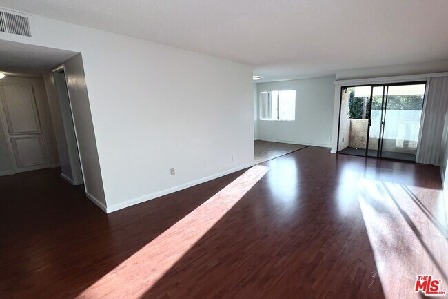 Photo - 7442 Hazeltine Ave Unit 204