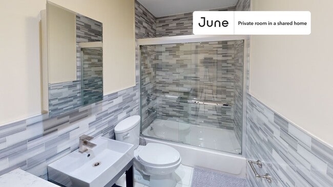 Room in Shared 6 bed/3 bath home in Upper West Side