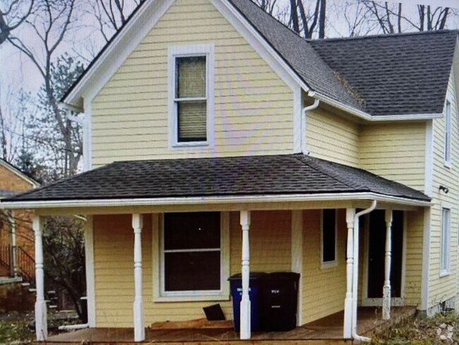 Building Photo - 1210 Broadway St Rental