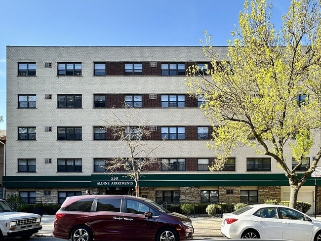 Building Photo - 535 W Aldine Ave Rental