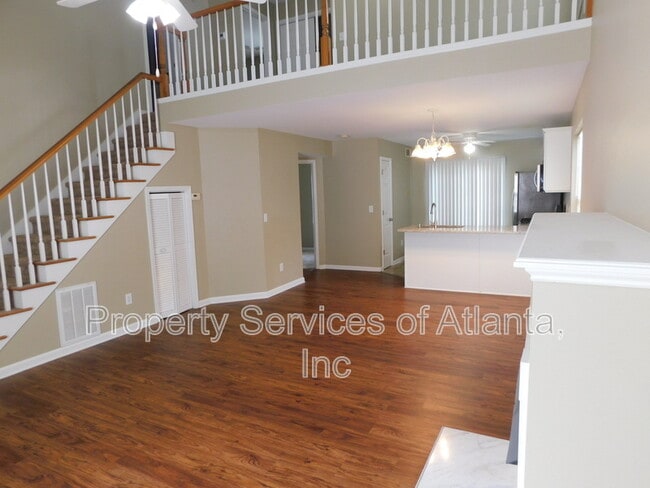 Photo - 202 Woodland Way