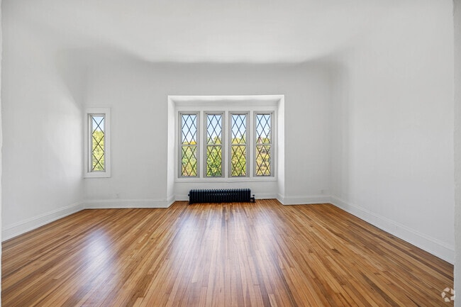 1BR, 1BA - 700SF - Living room - Manstan