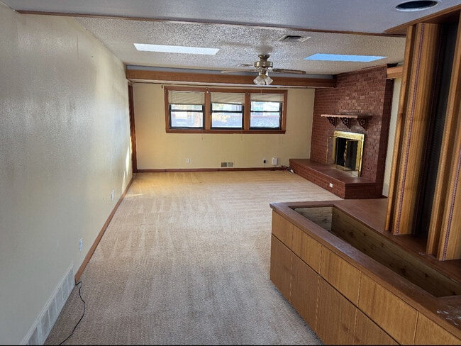 Photo - 204 E Cardwell St