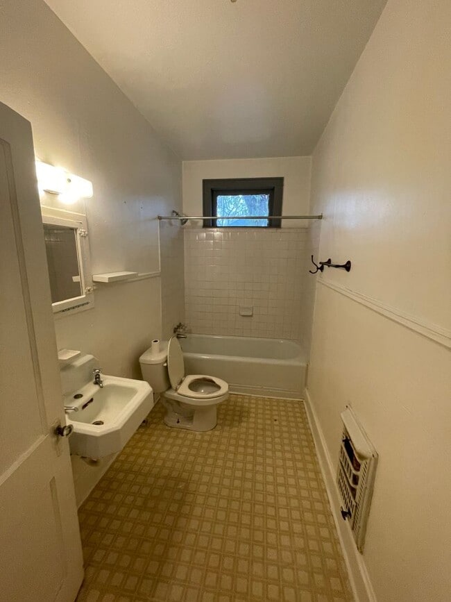 Photo - Cute One Bedroom Highland Apartment