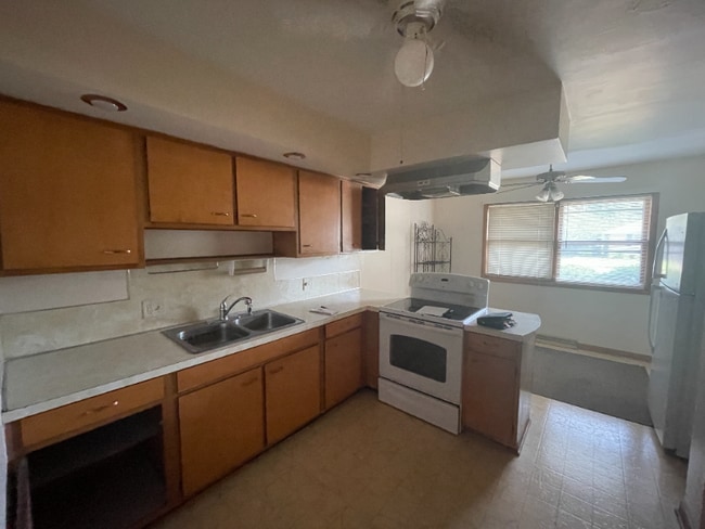 Photo - 1302 E Mumford Dr