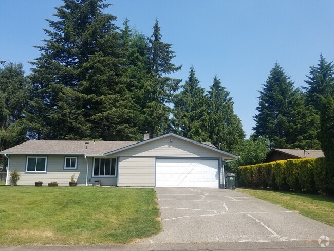 Building Photo - Beautiful Rambler in the heart of Lacey Rental