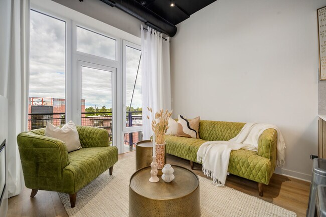 Photo - 2725 N Thatcher Ave Unit 404