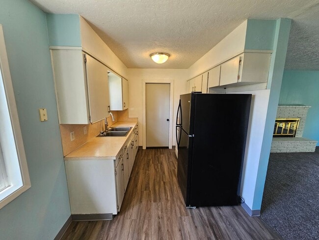 Photo - 407 G Ave