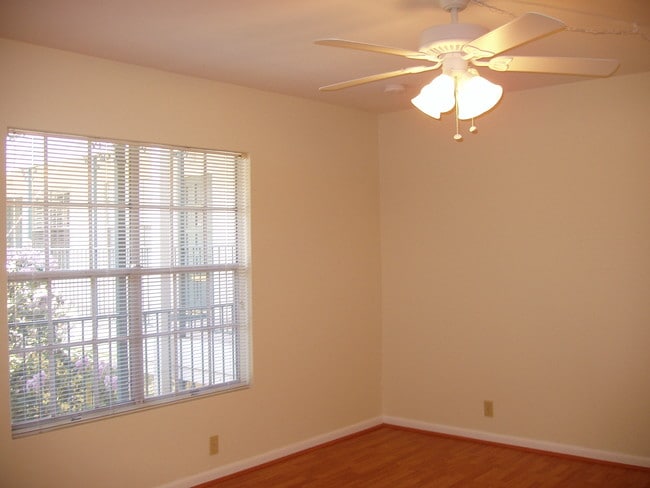 2/1 Living room