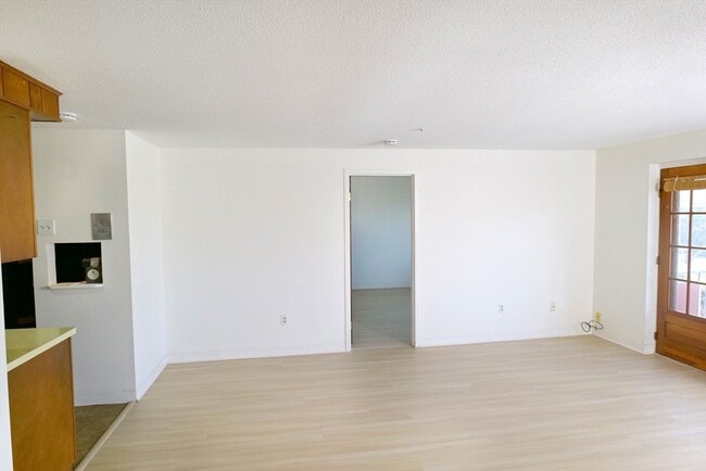 Photo - 159 Concord Ave Unidad 4B