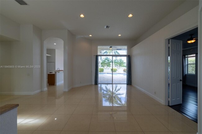 Photo - 896 Marina Dr