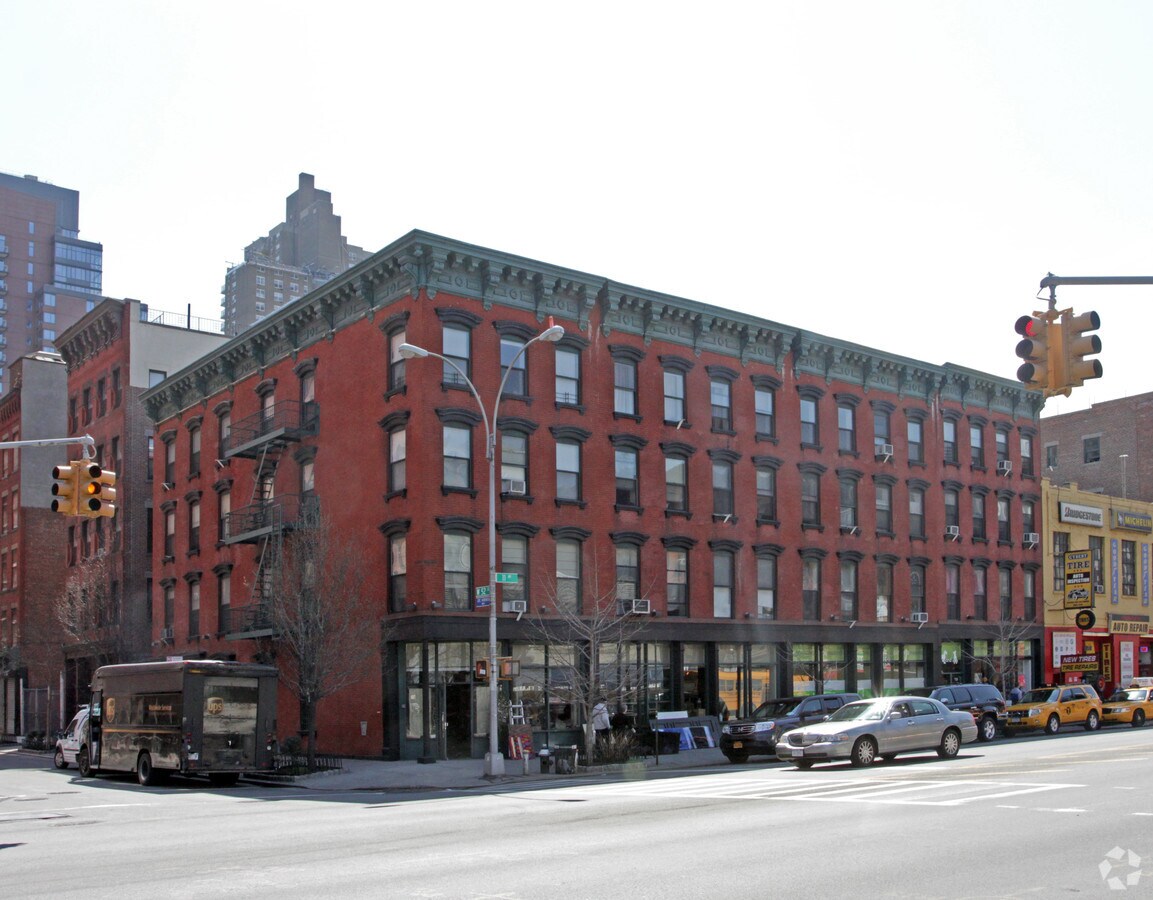 562 W 52nd St - 562 W 52nd St Apartments
