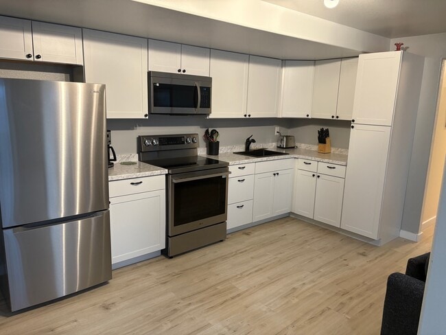 Kitchen - 7231 E Chester Heights Cir