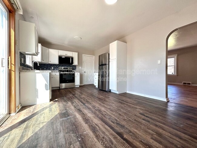 Photo - 527 Ferndale Ave NW