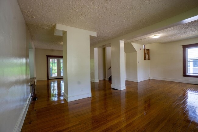 Photo - 960 Lancaster Ave