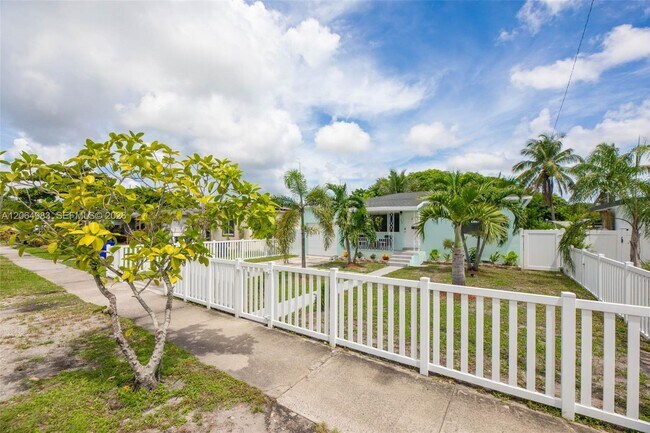 Photo - 2517 Rodman St