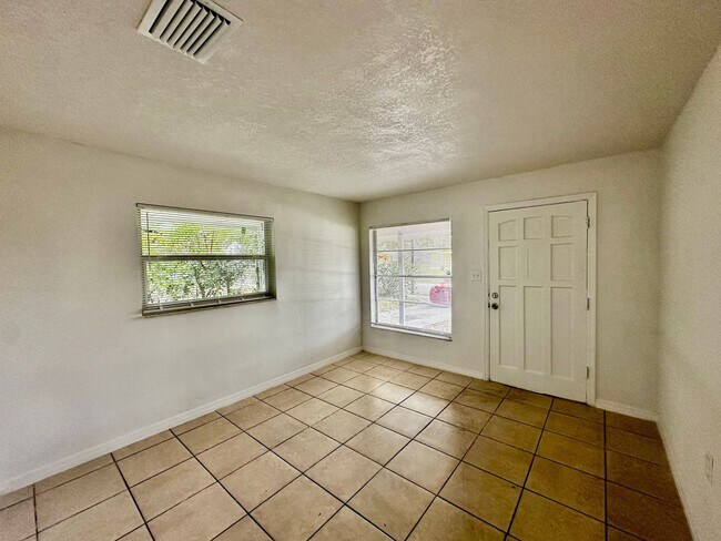 Photo - Charming 2-Bedroom Single-Family Home with Carport & Spacious Backyard in Orlando