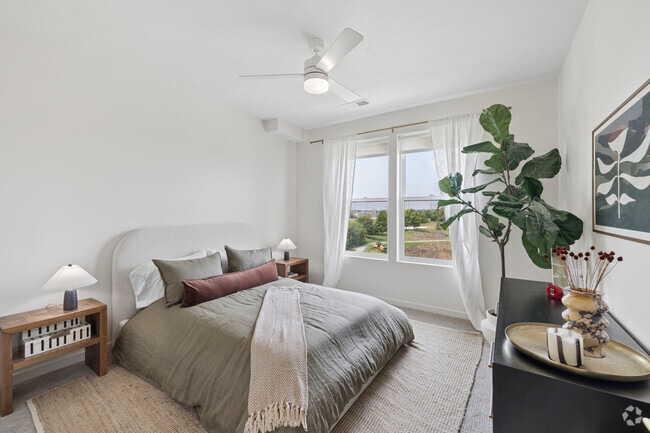1BR, 1BA - 724SF - Bedroom