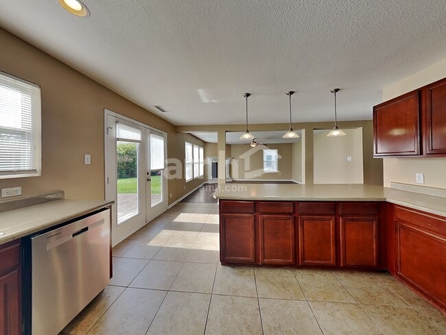 Photo - 7927 Newhall Way