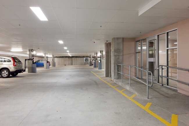 Photo - 15 Cameron Ave Unidad 108