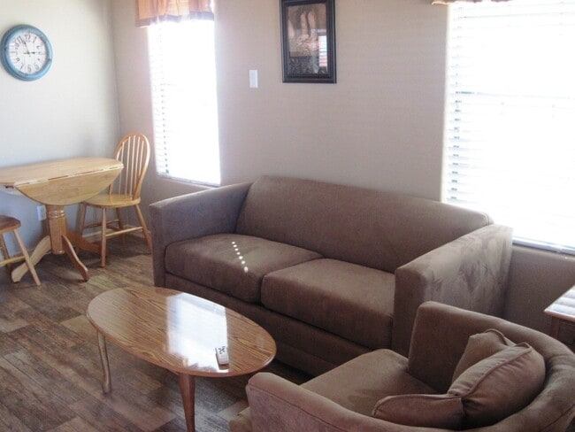 Photo - 407 N Peach St