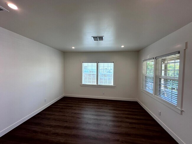 1456-1460 N. Ricardo St.