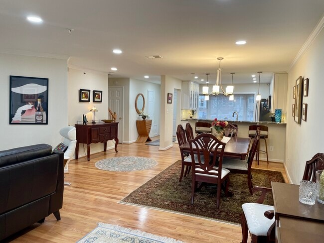 Photo - 203A Locust St SE