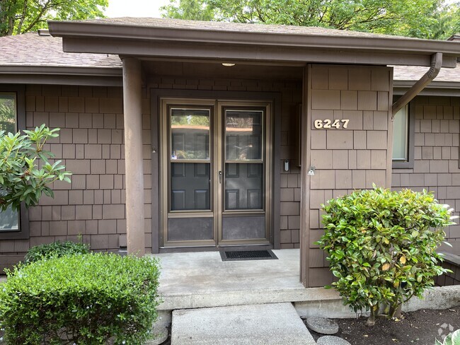 Building Photo - 6247 S 153rd St Rental