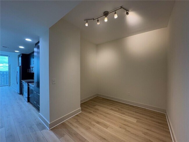 Photo - 1080 Peachtree St NE Unidad 2904