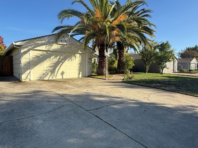 Photo - Cozy 2 bedroom 1 bathroom with pool!